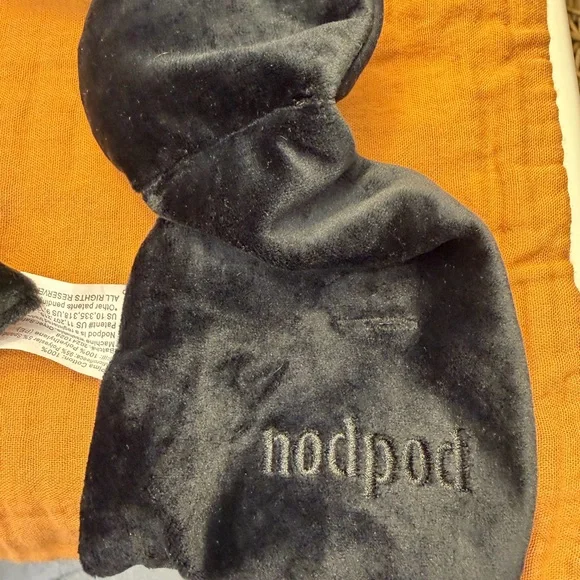 Nodpod Sleep Mask in Black - Picture 4 of 9